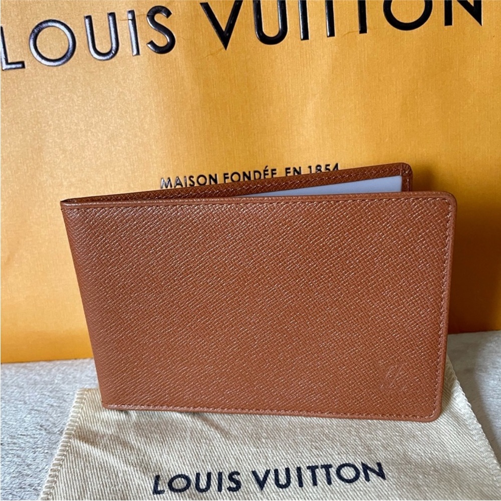 Louis Vuitton Taiga Leather Card Holder/ID Wallet Case NWOT